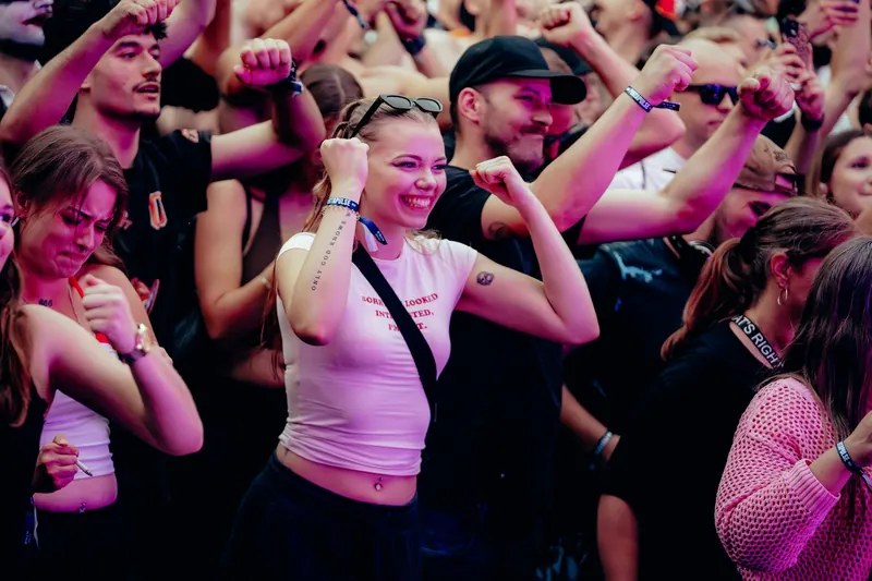 Portapulse 2026: feiernde Gäste mit Portapulse-Wristbands